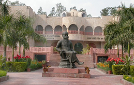 famous museum in amritsar at company bagh
